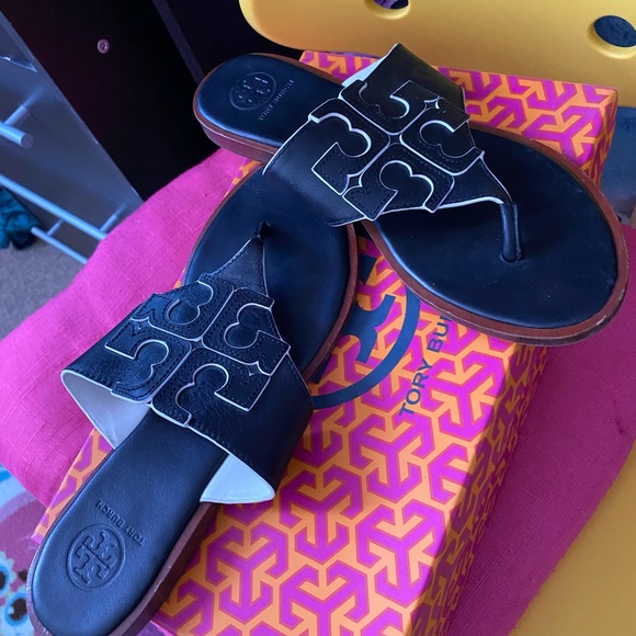 Toryburch sandals - Picture 2 of 5